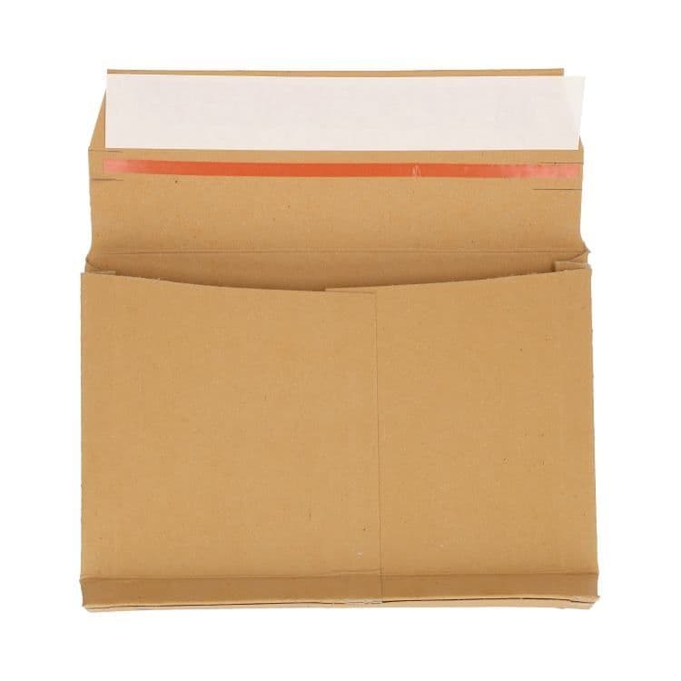 Envelobox bruin 180x150x30mm met plakstrip
